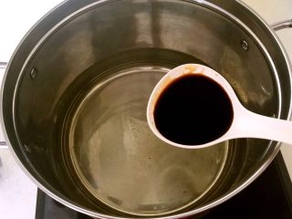 9、红油猪耳,加入蚝油1勺