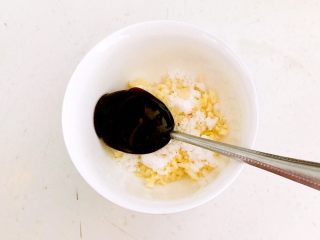 21、红油猪耳,加入1勺蚝油