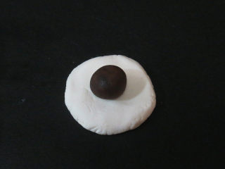 5、元宵节~萌萌哒卡通【小猪汤圆】 ,然后取一个糯米团子,包入5g豆沙馅