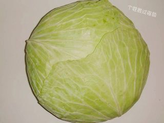 1、包菜煎饼,包菜一个，把外面的老皮去掉，只要里面的嫩的部分