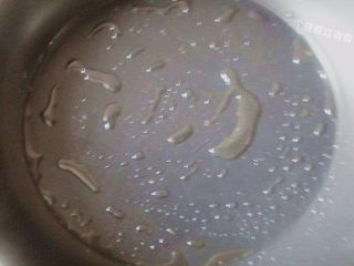 7、包菜煎饼,不粘锅 ，一定要用不粘锅，刷少许油