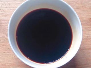 10、照烧鸡腿,再加适量清水,搅匀备用