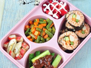 14、韩式紫菜包饭便当,组装好的样子。