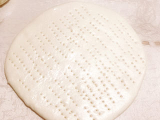 1、芒果披萨,先做两个披萨饼底