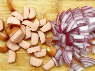 15、芒果披萨,脆皮肠、洋葱切碎