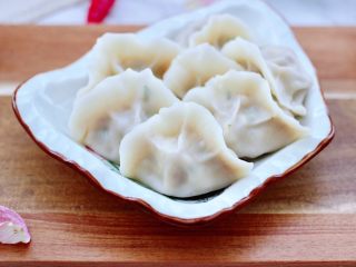 16、蒜黄牛肉饺子,蒜黄牛肉饺子出锅咯。