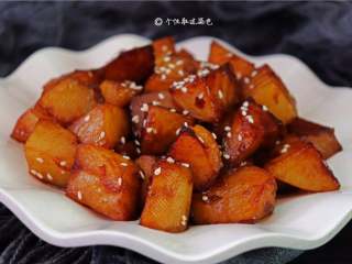 8、糖醋土豆,又酸又甜，很适合孩子和老年人吃