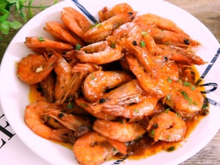 8、超级美味的油焖基围虾,今天就来教你做,小伙伴们来尝试下吧！