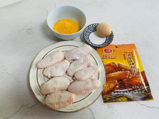 1、香酥炸鸡翅,准备好食材