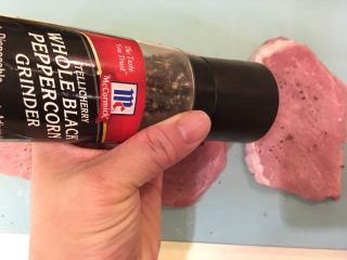 7、起司猪排,抹黑胡椒