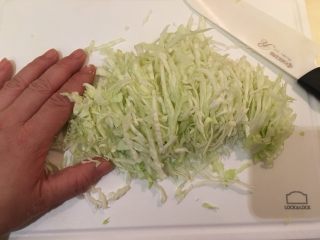 14、起司猪排,切丝！相信我，先切再洗比较简单！