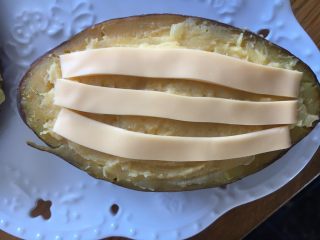 12、#家有烤箱#蛋奶芝士烤甜薯,码在薯泥上