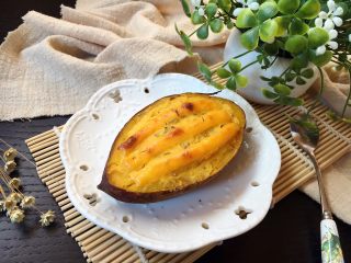 14、#家有烤箱#蛋奶芝士烤甜薯,还可以撒点香料，诸如迷迭香、百里香之类的，没有也无所谓啦