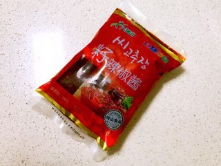 1、韩式石锅拌饭,韩国辣酱