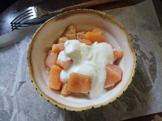 5、天妇罗盖浇饭,一杯酸奶是100g倒大概小半杯就可以