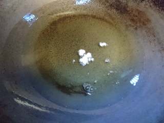 13、天妇罗盖浇饭,先用面糊试油温，面糊落下立马浮起变可改中小火开始炸蔬菜