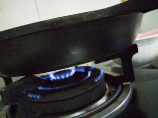 4、雪花酥,开火 一定要小火