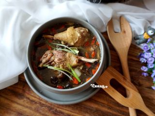 14、【土鸡山蘑菇汤】山珍野味、补气补虚、赶走疲劳,出锅享用