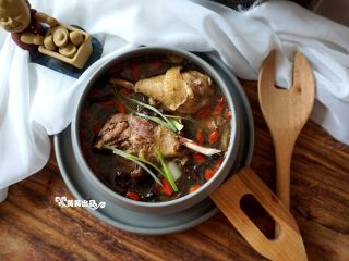15、【土鸡山蘑菇汤】山珍野味、补气补虚、赶走疲劳,成品图