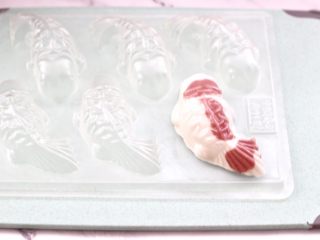 13、年年有余之-锦鲤年糕鱼,一个小锦鲤鱼做好了,也可以随时调整锦鲤鱼的状态。