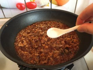 12、东南亚下饭神菜SISI,煮开后加入少许盐、黑胡椒碎炒匀