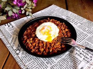 15、东南亚下饭神菜SISI,吃的时候把鸡蛋拌匀，配上一碗白米饭