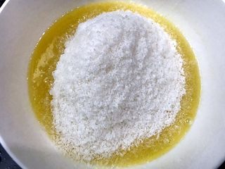 11、好吃到爆的可可蔓越莓椰蓉月饼,加入椰蓉