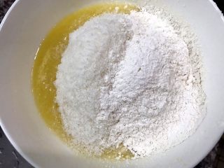 12、好吃到爆的可可蔓越莓椰蓉月饼,加入炒熟的糯米粉