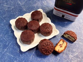 29、好吃到爆的可可蔓越莓椰蓉月饼,密封保存两天就回油了^_^