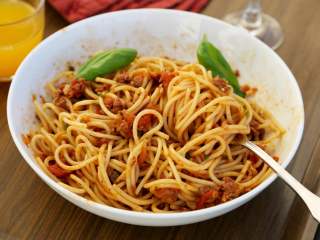 4、牛肉番茄酱意面,吃得时候将其全部拌拌，好有食欲呀，你不觉得吗？