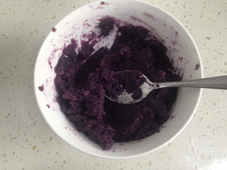 10、南瓜紫薯糯米月饼????,搅拌均匀备用