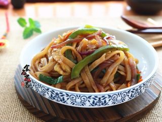 14、蛋皮蔬菜炒河粉,成品图