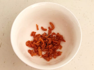 9、高汤娃娃菜,干虾仁清洗干净后用温水浸泡10分钟