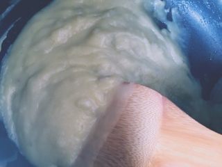 5、【网上厨房独家】抹茶番薯酥饼,面糊呈现粘稠状后离火