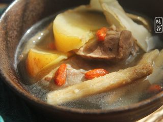 12、滋阴润燥的沙参玉竹苹果猪骨汤,习惯性来张特写，诱惑下亲们的味觉！