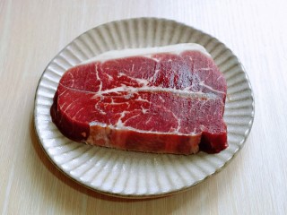 3、黑胡椒意大利面,牛排从包装中取出，室温自然融化。