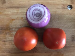 1、自制意大利面,准备食材