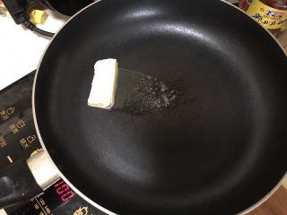 8、自制意大利面,热锅放黄油