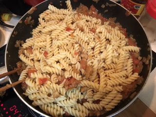 13、自制意大利面,最后加入意面翻炒均匀