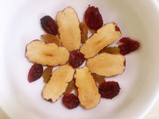 9、团圆八宝饭,再摆上葡萄干和蔓越莓