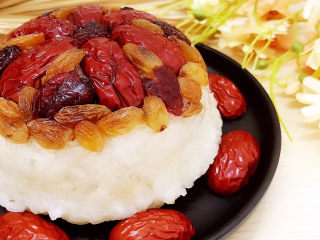 18、团圆八宝饭,取出将碗倒扣在盘子上，揭开碗