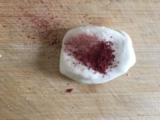 7、五彩桂花小汤圆,同理加入红曲粉