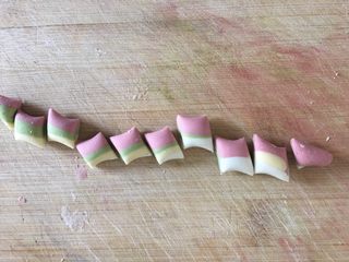 20、五彩桂花小汤圆,切块