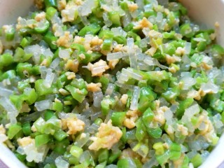 13、冬至美食  南瓜豆角馅包子,豆角粉条鸡蛋馅做好了。