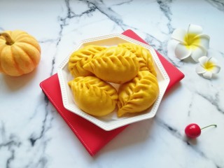 21、冬至美食  南瓜豆角馅包子,包子出锅了。