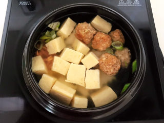 14、豆腐丸子汤,大火烧开后小火慢煲30分钟