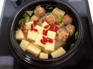 15、豆腐丸子汤,加入枸杞