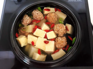 16、豆腐丸子汤,继续煲5分钟