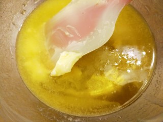 2、艾草相思酥,加入植物油