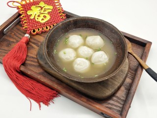 13、猪肉汤圆,煮熟的汤圆放入即可